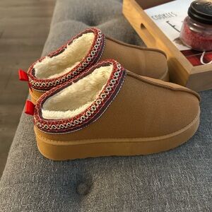 Women’s winter boots size 39. EUC